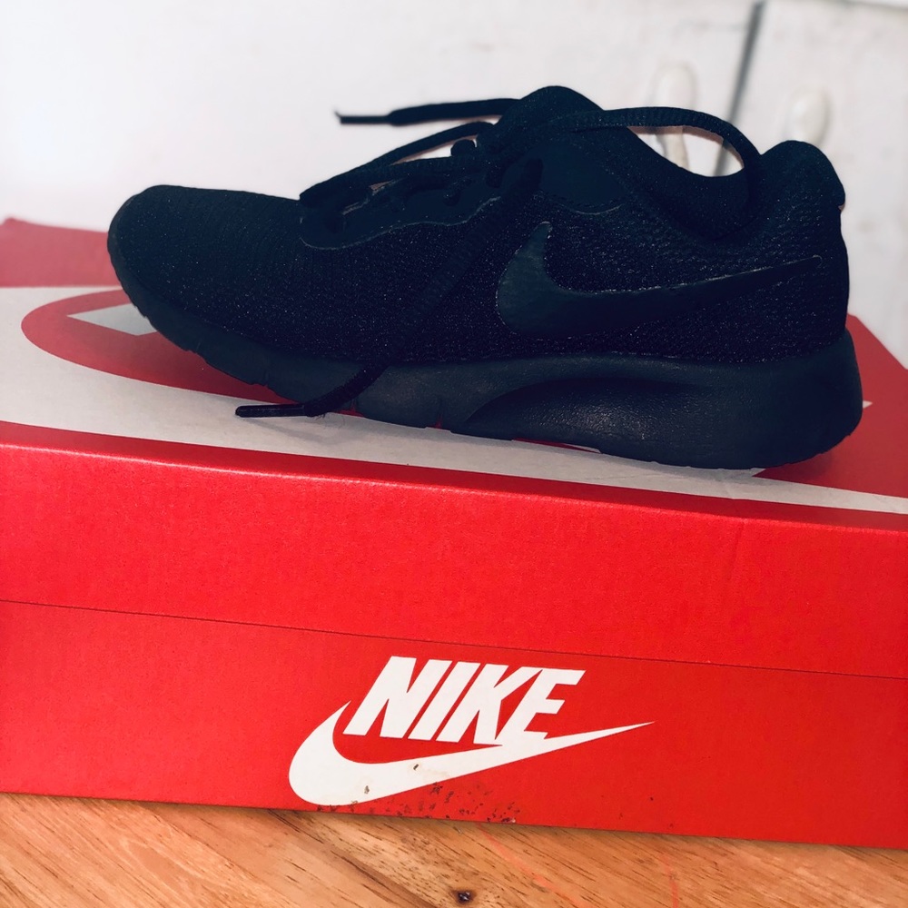 Nike Tanjun